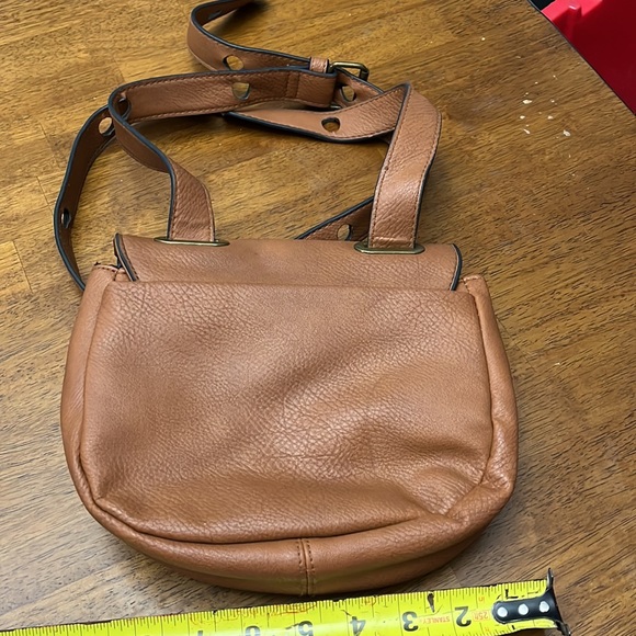 MOSSIMO SUPPLY CO brow. Faux leather crossbody purse with turn buckle closure - Picture 2 of 7